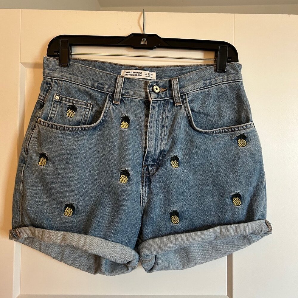 ZARA PINEAPPLE PRINT JEAN SHORTS